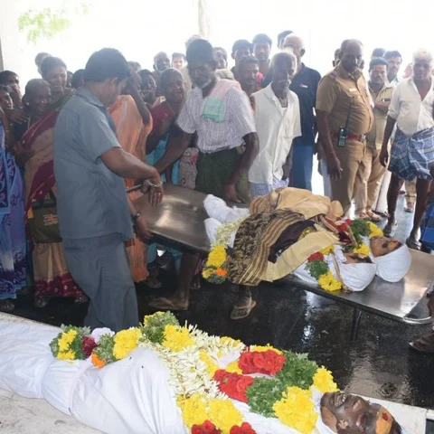 ஆளும் கட்சியினரின் கண்காணிப்பில் தீக்குளித்தவர்களின் உடல்கள் தகனம்..!