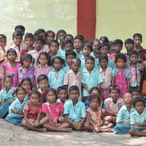 `எங்க பிள்ளைகளும் பாம்பு பிடிக்கத்தான் போகணுமா?’ - பழங்குடியினர் ஆதங்கம்