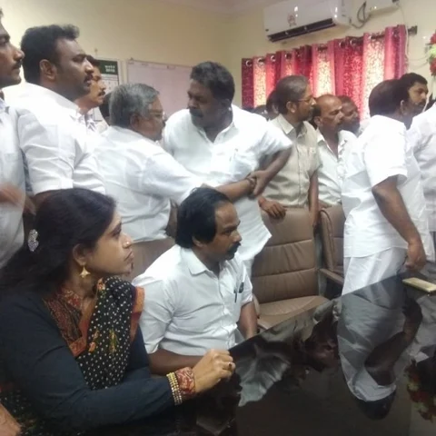 `இப்படித்தான் ஒருமையில் பேசுவதா?' - எம்.எல்.ஏ-க்கள் மீது தேர்தல் அதிகாரி புகார்