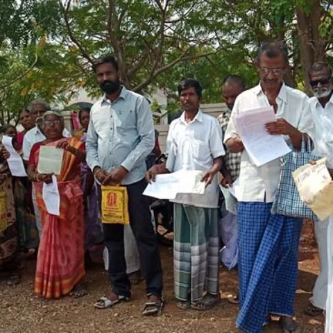 கரூர் அருகே நிதி நிறுவனம் நடத்தி ரூ.25 கோடி மோசடி! - எஸ்.பி-யிடம் புகார் கொடுத்த மக்கள்