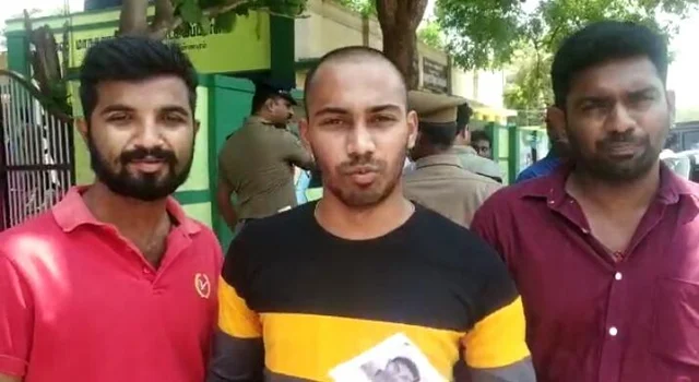 எந்த பட்டன் அழுத்தினாலும் இரட்டைஇலை முதல் சுந்தர் பிச்சை வந்தாரா வைரல் வரை... தமிழகத் தேர்தலின் டாப் ஹைலைட்ஸ்! #5MinRead