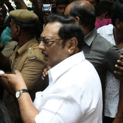 `குடும்பத்துக்காகவா...ஸ்டாலினுக்காகவா?!' - சமாதான தூது முயற்சியால் கொந்தளித்த அழகிரி