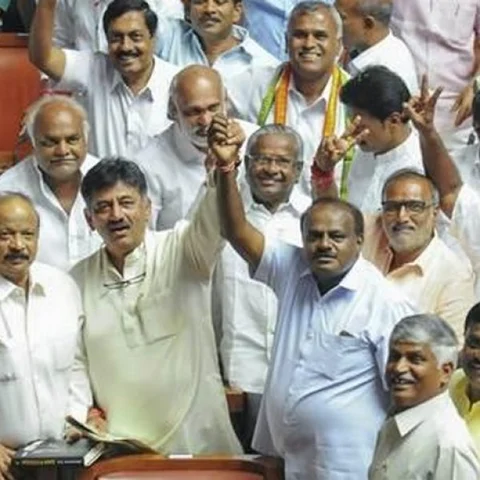 கர்நாடகாவில் 'ஆபரேஷன் லோட்டஸ் ' தொடங்கியது!- 3 காங். எம்.எல்.ஏக்கள் மாயம்?