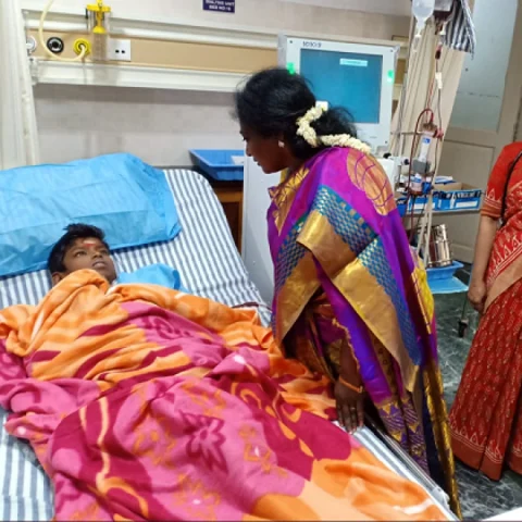 " அந்தப் பையனோட அம்மா அப்படியே கண்ணீரோட என்னைக் கட்டிப் பிடிச்சுக்கிட்டாங்க" - நெகிழும் தமிழிசை!