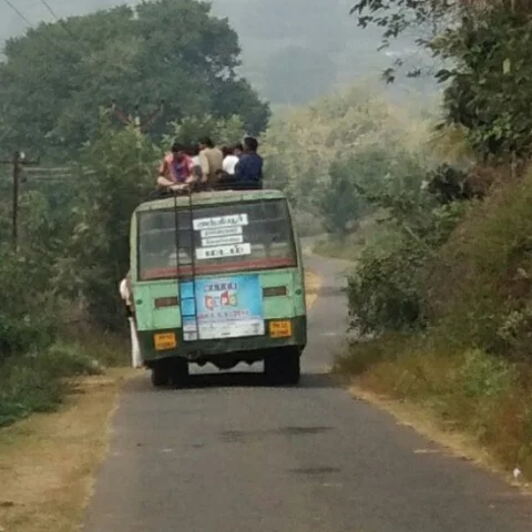 ஈரோடு மலைவாழ் மக்களின் குலைநடுங்கும் பயணம்!