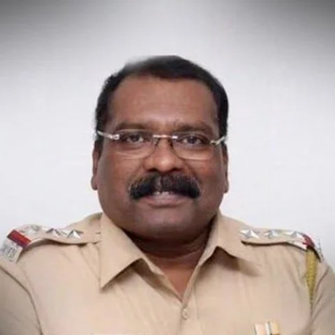 பி.எஃப் பணத்தை எடுக்க முடியாமல் தவித்த காஷ்மீர் தொழிலாளி! - லீவ் போட்டு உதவிய மும்பை போலீஸ்