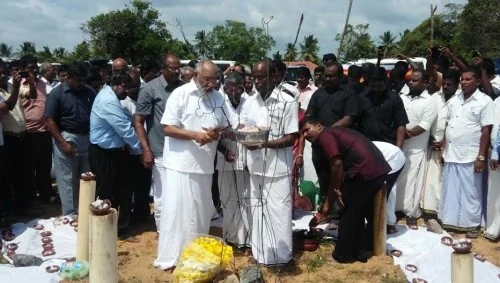 கண்ணீரில் மிதந்த முள்ளிவாய்க்கால் நினைவேந்தல்! (படங்கள்)