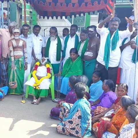 `நிலுவைத் தொகையைத் தாருங்கள்!'- சடலம்போல் நடித்து ஒப்பாரி போராட்டம் நடத்திய விவசாயிகள்
