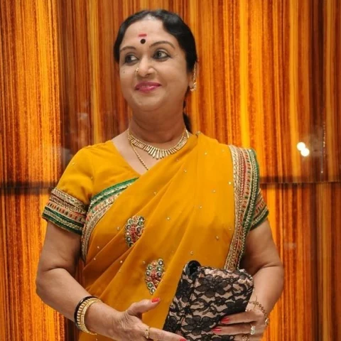 ``பிசினஸ் பண்றேன்... பயோபிக்லாம் வேண்டாம்... கடைசியா அஜித் ஃபிலிம் பார்த்தேன்!'' - சரோஜாதேவி