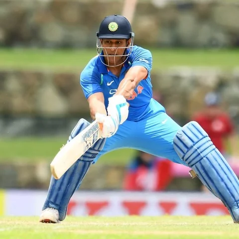 `வாய்ப்பு கிடைக்கும்போதெல்லாம் இதைச் செய்யுங்கள்!' - தோனிக்கு கவாஸ்கரின் அட்வைஸ்