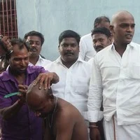 மோடி பிரதமராக வேண்டி தே.மு.தி.க. தொண்டர்கள் மொட்டை!