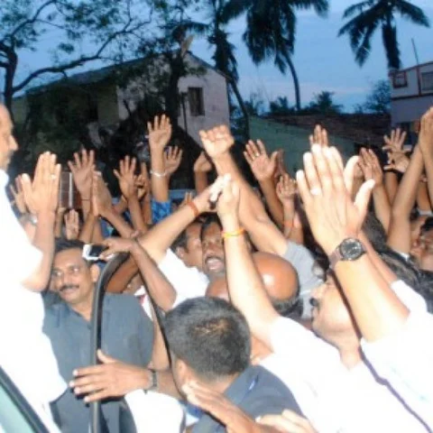 ‘கஜா புயல் தாக்கம்’ - புதுக்கோட்டையில் ஸ்டாலின் ஆய்வு