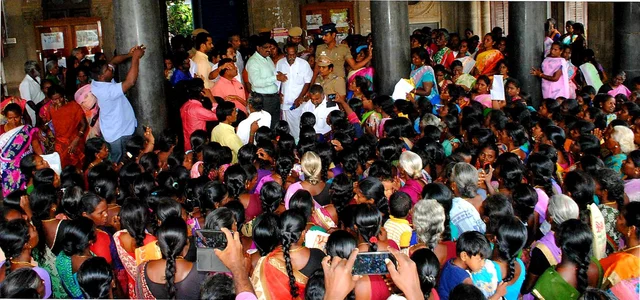`நாங்க செத்தாலும் கவலையில்லை, அவங்களுக்குப் பணம் தான் முக்கியம்!’ - கண்ணீருடன் புகார் அளித்த பெண்