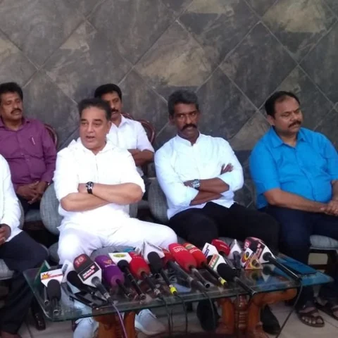 ``திராவிடம் என்பது குடும்பத்துக்கோ, 2 கட்சிகளுக்கோ மட்டும் சொந்தமானதல்ல’’ - கமல் பேச்சு!