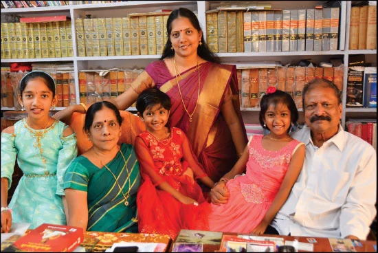 உணர்வுகளும் அரசியலும்: 7 நிமிட வாசிப்பில் ஆனந்த விகடனின் 10 தெறிப்புகள்!