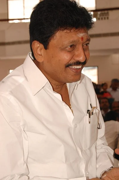சசிகலாவிடம் மறைமுகமாகப் பேசிய ஆளுங்கட்சி எம்.பி, எம்.எல்.ஏ-க்கள்! - போட்டுடைத்த திவாகரன்