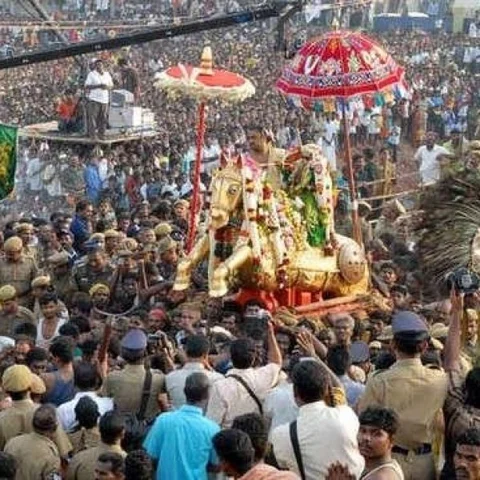 `கள்ளழகர் வருகையை மொபைலிலேயே கண்டுபிடிக்கலாம்' - காவல்துறையின் புதிய வசதி அறிமுகம்!