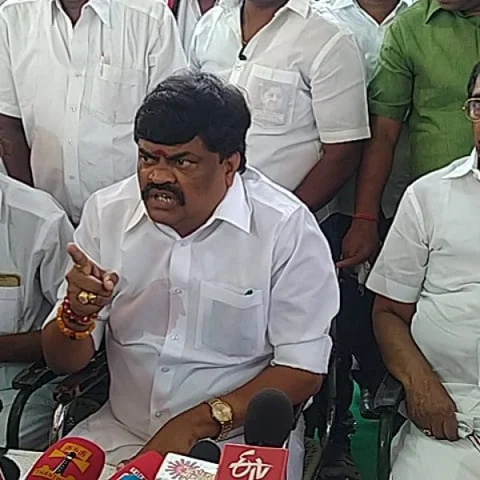 `ஒரு மீனவர் உயிர் போனாலும் இலங்கை ராணுவத்தில் பல உயிர் போகும்!'- ராஜேந்திர பாலாஜி ஆவேசம்