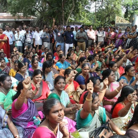 ப்ளஸ் ஒன் மாணவன் தொடுத்த வழக்கு; ஆசிரியர் போராட்டத்துக்குத் தடை விதித்த உயர் நீதிமன்றம்!