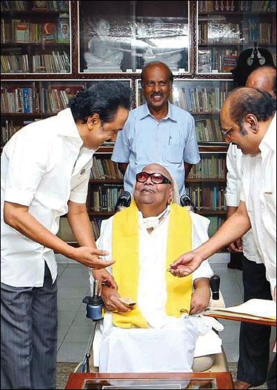 முதுகுவலி முதல் கல்லீரல் பாதிப்பு வரை... கருணாநிதியின் மெடிக்கல் ரிப்போர்ட்!