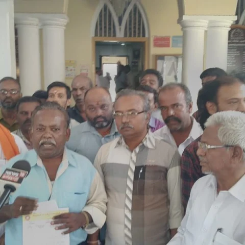 `தடை விதிக்காத பொருள்களுக்கும் அபராதம் விதிக்கிறாங்க?’ - குமுறும் வியாபாரிகள்