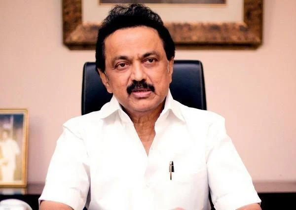 ` முதல்வர் மீது கிரிமினல் நடவடிக்கை!' - பணப்பட்டுவாடா விவகாரத்தில் கொதிக்கும் ஸ்டாலின்