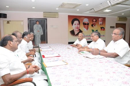 தொகுதி பங்கீடு குறித்த பேச்சுவார்த்தையை தொடங்கியது அ.தி.மு.க!