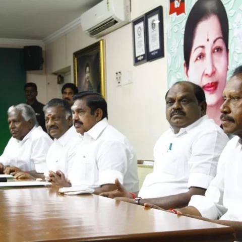 `30 சதவிகிதப் பணம்கூட போய்ச் சேரவில்லை!' - தேர்தல் செலவுக் கணக்கால் அதிர்ச்சியில் உறைந்த எடப்பாடி