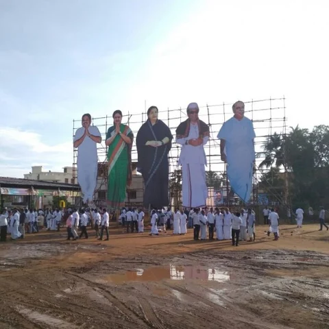 `அம்மா மக்கள் முன்னேற்றக்கழகம்' என்ற இயக்கத்தை அறிவித்தார் தினகரன்! #TTVDinakaran #LiveUpdates