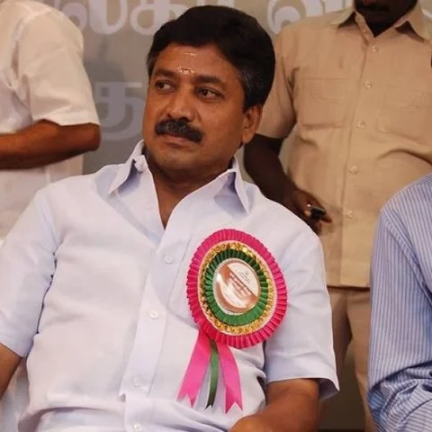 4 லாரிகளில் சென்ற ஆவணங்கள்! தேர்தல் ஆணையத்தை அதிரவைத்த சசிகலா அணி