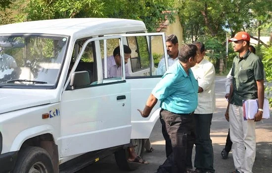 மதுபான விடுதி நடத்த லஞ்சம்: இன்ஸ்பெக்டரை பொறி வைத்து பிடித்த லஞ்ச ஒழிப்பு போலீசார்.