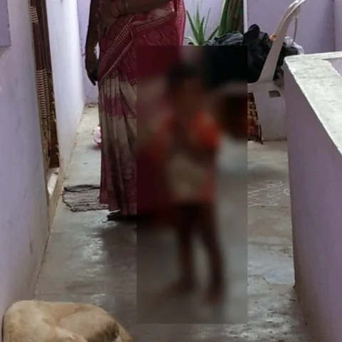 `அம்மா எந்திரிம்மா, அப்பா வா கடைக்குப் போவோம்!'- பெற்றோர் இறந்ததுகூட தெரியாமல் அழுத சிறுவன்