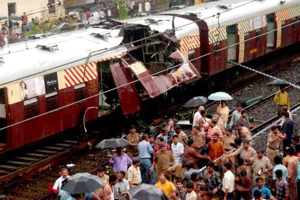 189 பேரை பலி வாங்கிய ரயில் குண்டுவெடிப்பு வழக்கில் 5 பேருக்கு மரண தண்டனை: மும்பை நீதிமன்றம் அதிரடி!