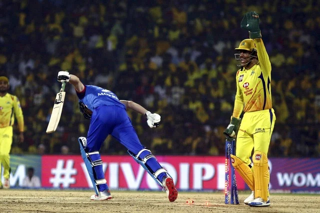 ``அவர் கிரிஸில் இருக்கும்போது பௌலர்களுக்கு நெருக்கடிதான்’ - தோனி குறித்து மனம் திறந்த ரெய்னா