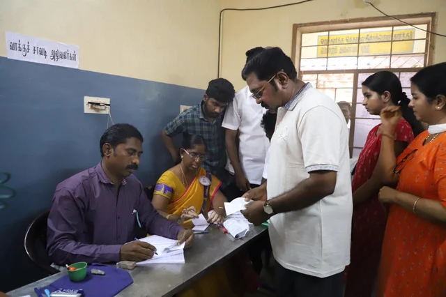 தமிழகத்தில் 37 தொகுதிகளில் ஓட்டுப்பதிவு நிறைவு! - 69.55 சதவீதம் வாக்குகள் பதிவானதாக தகவல் #LiveUpdates #Electionwithvikatan