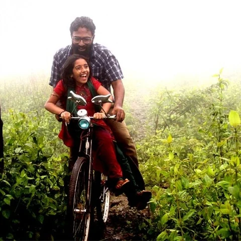 உலகமயமாக்கலுக்கு இடையே ஆனந்த யாழை மீட்டிய தங்கமீன்கள்! #4YearsOfThangaMeengal