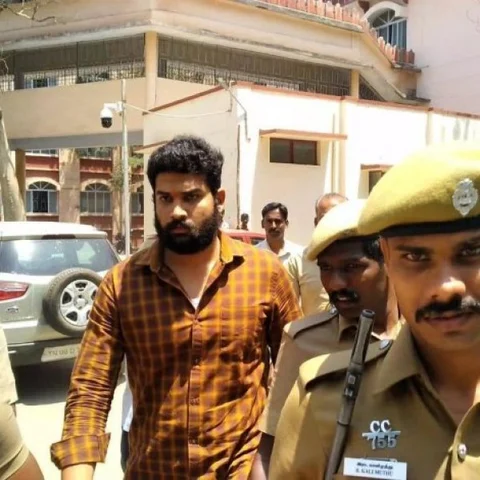 `சரணடைந்தது தாக்குதல் வழக்கில், கைதானது பொள்ளாச்சி பாலியல் வழக்கில்!' - மணிவண்ணனுக்கு கிடுக்கிப்பிடி