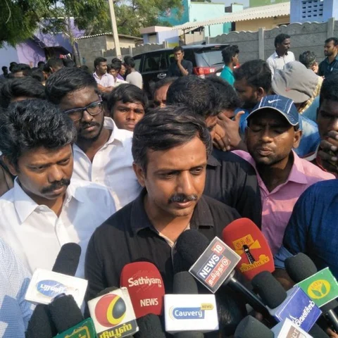 `ஸ்டெர்லைட் ஆலையிடம் லஞ்சம் பெற்ற அதிகாரிகள்!’ - திருமுருகன் காந்தி பரபரப்பு குற்றச்சாட்டு
