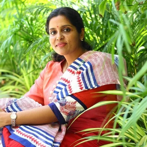 ``கியூட் ஜோதிகா அண்ணி, பாசக்கார ரஞ்சனி அண்ணி, அப்பாவோட வாட்ஸ்அப் குரூப்ஸ்!" - சூர்யாவின் தங்கை #VikatanExclusive