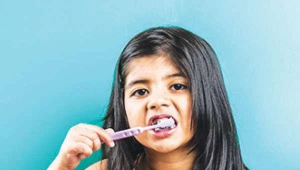 அதிக பற்பசையால் குழந்தைகளின் பற்களுக்கு ஆபத்து! - ஆய்வில் தகவல்