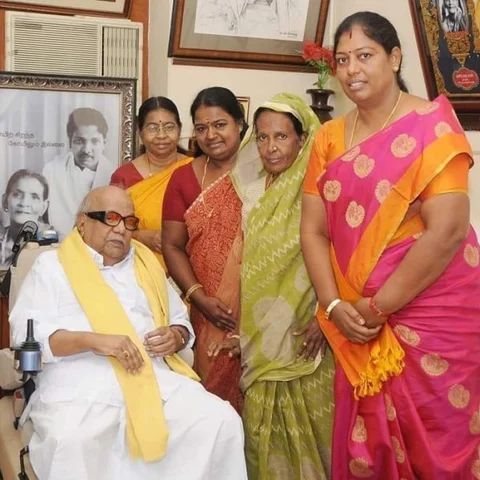 `` `கலைஞர் இல்லாத கூட்டத்தில் பேசத் தோணல'ம்பாங்க நூர்ஜகான்!" - கனிமொழி