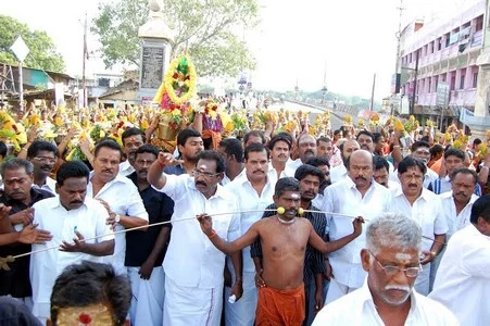 ஜெயலலிதா விடுதலைக்காக அமைச்சர் நடத்திய காவடி திருவிழா!