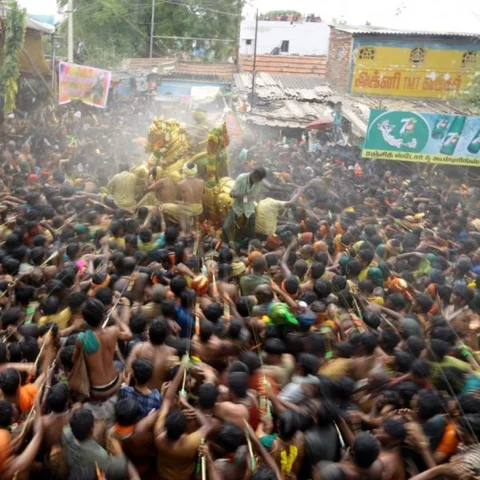 மதுரை சித்திரைத் திருவிழா கூட்டத்தில் புகுந்த திருடர்கள்!- பெண்களிடம் 38 சவரன் நகை கொள்ளை