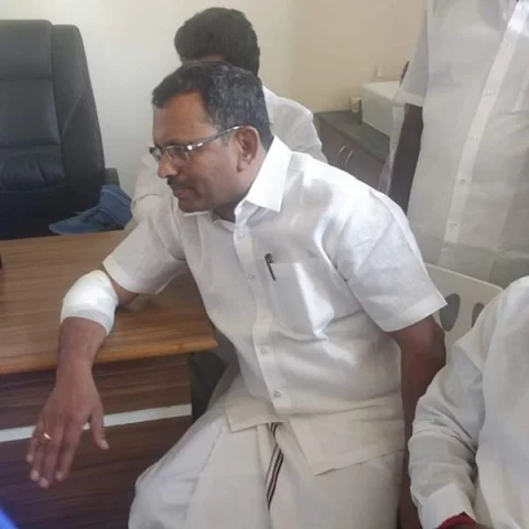 தலைகுப்புற கவிழ்ந்த கார் - உயிர் தப்பிய கள்ளக்குறிச்சி அ.தி.மு.க எம்.பி