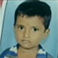 கர்நாடகாவில் ஆழ்துளை கிணற்றில் விழுந்த சிறுவனை உயிருடன் மீட்க நடவடிக்கை!