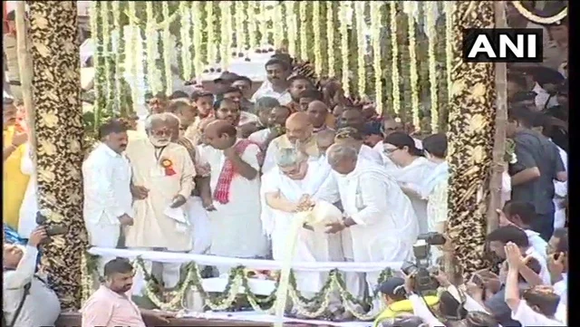 முன்னாள் பிரதமர் வாஜ்பாய் அஸ்தி கங்கை நதியில் கரைப்பு!
