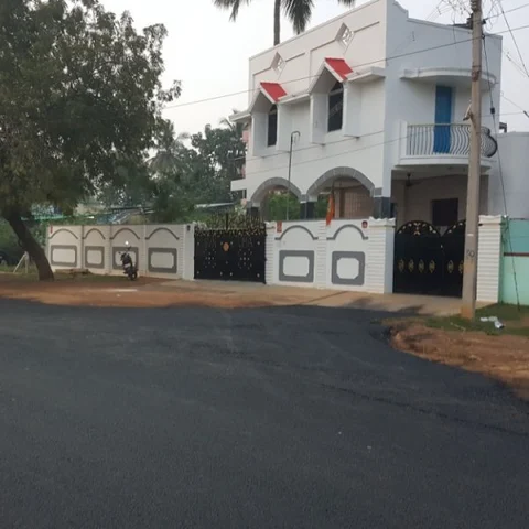 காரைக்குடியில் பிரமுகர்களின் வாசல்வரை பயணிக்கும் தார்ச்சாலைகள்!