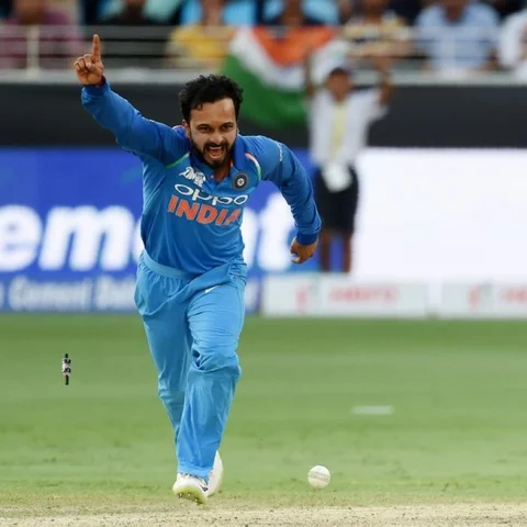 `எனது எல்லைக்குள் இருக்கவே முயற்சி செய்கிறேன்' -வெற்றிக்குப் பின் கேதர் ஜாதவ் பேட்டி