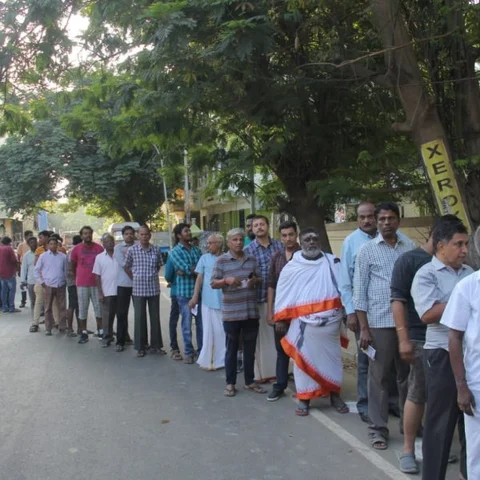 கடந்த தேர்தலைக்காட்டிலும் வாக்குப்பதிவு குறைவு! - தேர்தல் ஆணையத்தின் செயல்பாடு காரணமா?