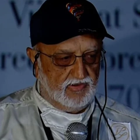 ``என் சொத்துகளை மகனுக்குக் கொடுத்து ஏமாந்துவிட்டேன்!" - ரேமண்ட்ஸ் முன்னாள் தலைவர் விஜய்பட் சிங்கானியா